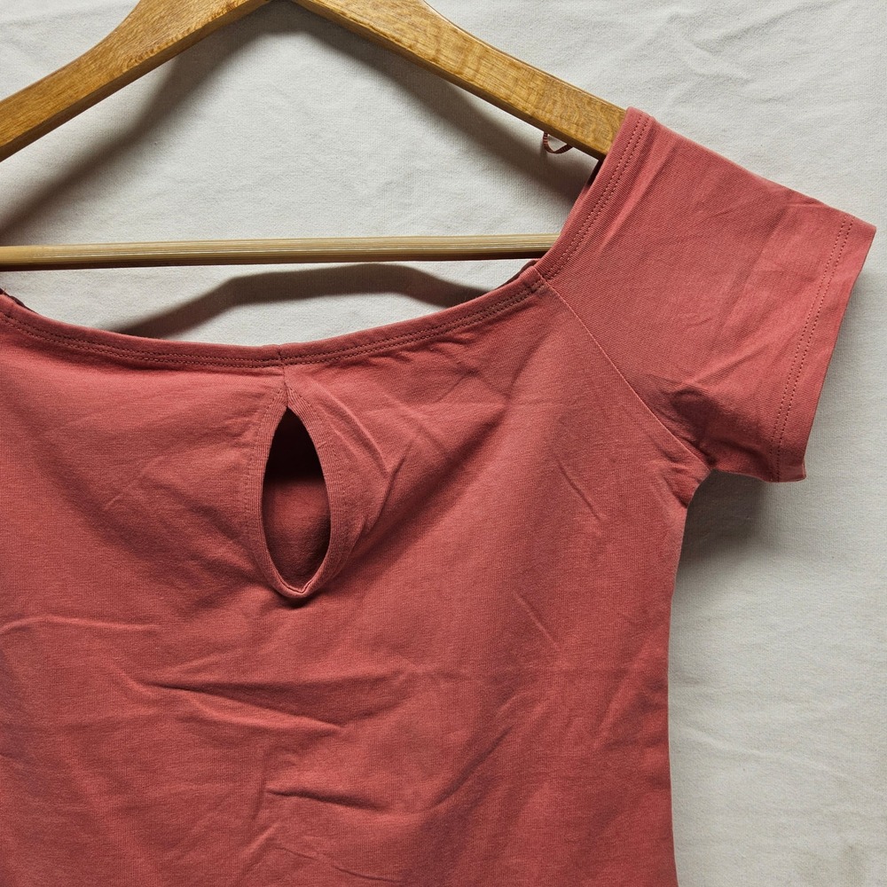Express One Eleven Keyhole Neck Top Womens Small Terracotta Pink Short Sleeve T